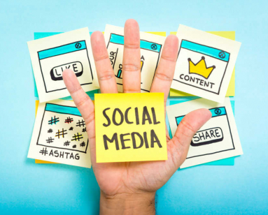 hand with post it that says social media on it